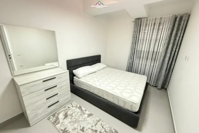 Tirane, jepet me qera apartament 1+1 Kati 10, 60 m² 570 € (Rruga e Dibres)