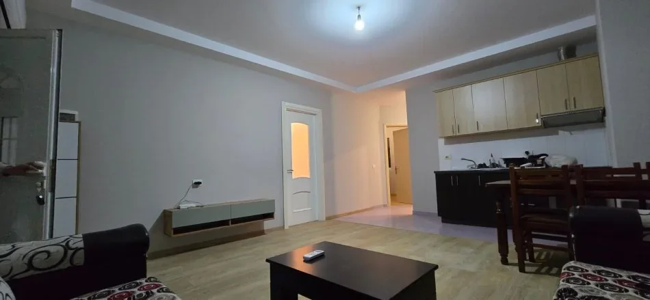 Tirane, jepet me qera shtepi 2+1 Kati 0, 80 m² 400 € (Odhise Andruco)