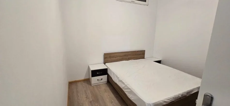 Tirane, jepet me qera shtepi 2+1 Kati 0, 80 m² 400 € (Odhise Andruco)