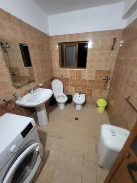 Tirane, jepet me qera Vile 1+1 Kati 2, 65 m² 465 € (Rruga Mihal Grameno)