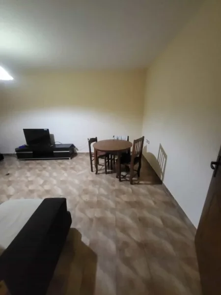Tirane, jepet me qera Vile 1+1 Kati 2, 65 m² 465 € (Rruga Mihal Grameno)