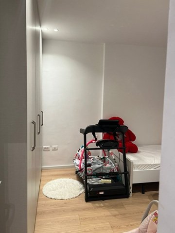 Jepet me qera apartament shume i bukur dhe i qete 2+1+2Ballkone +2 Banjo me dritare , 125 m² 700 € (Liqeni i thate, Rruga e Ullishtes)
