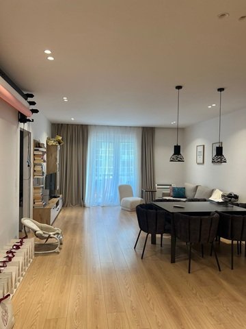 Apartament shume i bukur dhe i qete 2+1+2Ballkone +2 Banjo me dritare , 125 m² 262.500 € (Liqeni i thate, Rruga e Ullishtes)