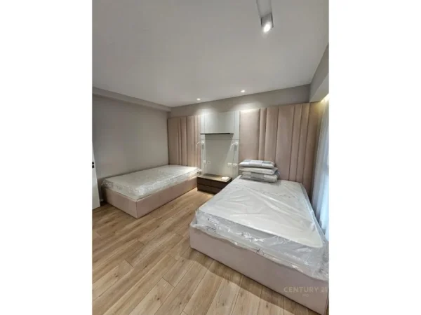 Tirane, shitet apartament duplex 2+1+Aneks+Ballkon Kati 12, 182 m²