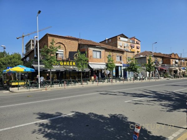 Tirane, shitet ambjent biznesi Kati 0, 143 m² (komuna e parisit)