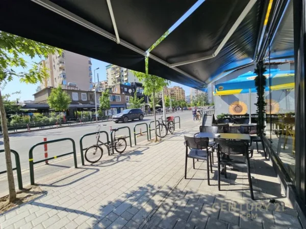 Tirane, shitet ambjent biznesi Kati 0, 143 m² (komuna e parisit)