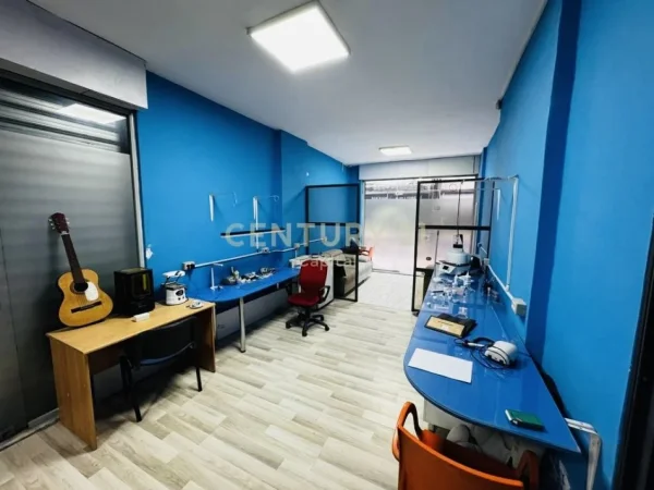 Tirane, shitet ambjent biznesi Kati 0, 60 m² 177.000 € (Laprake)