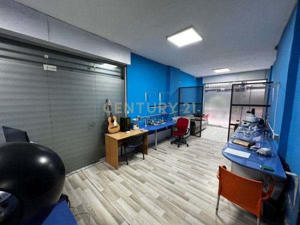 Tirane, shitet ambjent biznesi Kati 0, 60 m² 177.000 € (Laprake)