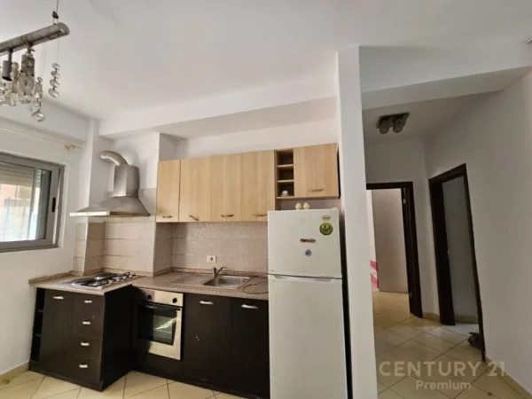 Tirane, jepet me qera apartament 1+1 Kati 1, 119 m² 400 € (JEPET ME QERA APARATMENT 2+1+2 TEK KOPSHTI BOTANIK 400 € /Muaj)