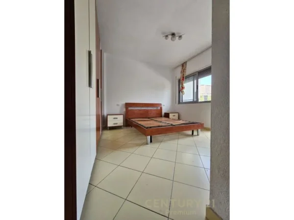 Tirane, jepet me qera apartament 1+1 Kati 1, 119 m² 400 € (JEPET ME QERA APARATMENT 2+1+2 TEK KOPSHTI BOTANIK 400 € /Muaj)