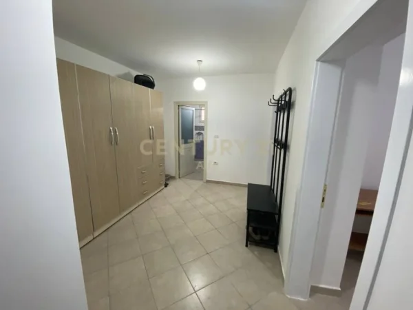 Tirane, jepet me qera apartament 1+1 Kati 1, 60 m² 500 € (Jepet me qira apartament 1+1 në rrugën Margarita Tutulani 500 € /Muaj)