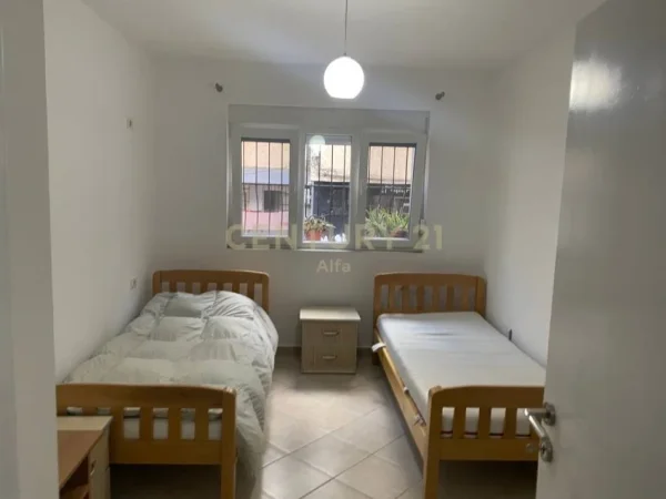 Tirane, jepet me qera apartament 1+1 Kati 1, 60 m² 500 € (Jepet me qira apartament 1+1 në rrugën Margarita Tutulani 500 € /Muaj)