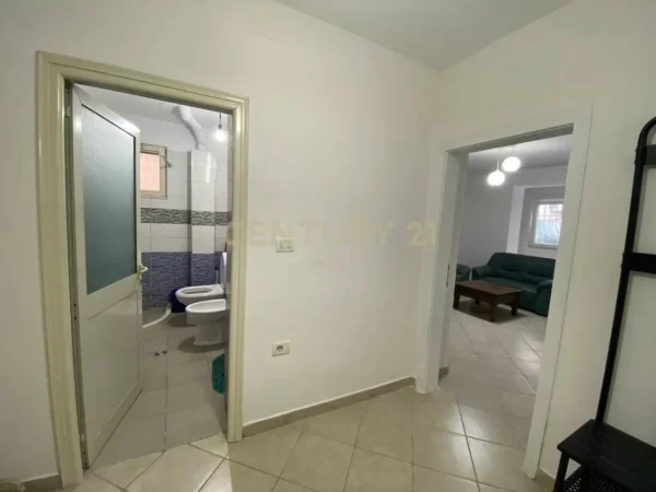 Tirane, jepet me qera apartament 1+1 Kati 1, 60 m² 500 € (Jepet me qira apartament 1+1 në rrugën Margarita Tutulani 500 € /Muaj)
