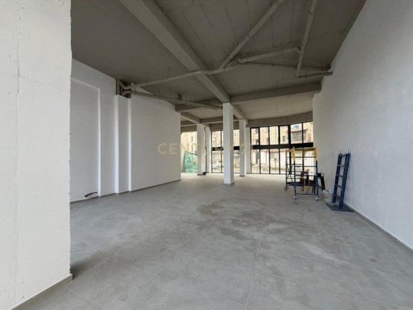 Tirane, jepet me qera ambjent biznesi Kati 0, 413 m² 4.500 € (Bryli)