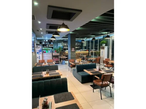 Tirane, shitet bar-kafe Kati 0, 155 m² 240.000 € (Fresk)