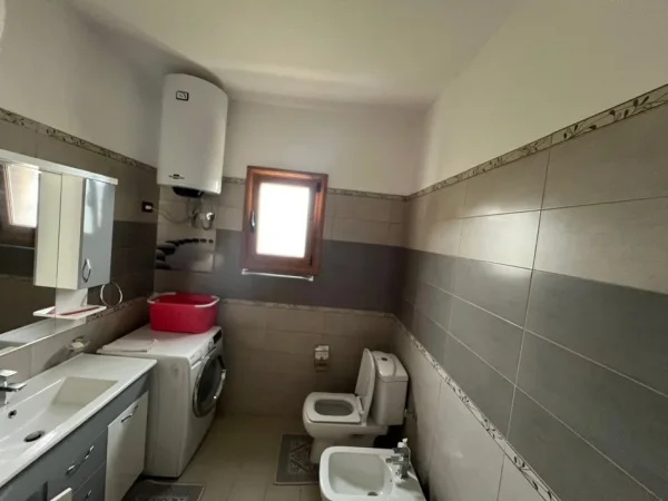 Vlore, jepet me qera Vile 2+1+Ballkon Kati 3, 350 € 