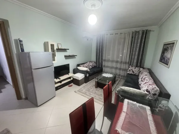 Tirane, jepet me qera apartament 2+1+Ballkon Kati 4, 74 m² 600 € (Rr. Myslym Shyri prane Someg)