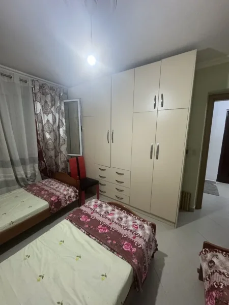 Tirane, jepet me qera apartament 2+1+Ballkon Kati 4, 74 m² 600 € (Rr. Myslym Shyri prane Someg)