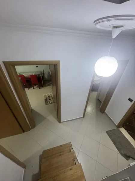 Tirane, jepet me qera apartament 2+1+Ballkon Kati 4, 74 m² 600 € (Rr. Myslym Shyri prane Someg)