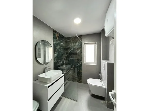 Tirane, jepet me qera apartament 1+1+Ballkon Kati 4, 50 m² 550 € (shkolla e baletit)