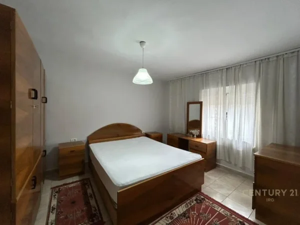 Tirane, jepet me qera apartament 1+1+Ballkon Kati 4, 50 m² 550 € (shkolla e baletit)