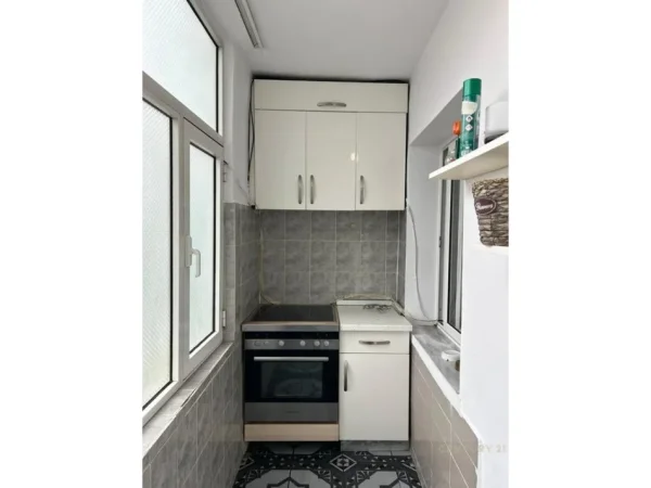 Tirane, jepet me qera apartament 1+1+Ballkon Kati 4, 50 m² 550 € (shkolla e baletit)
