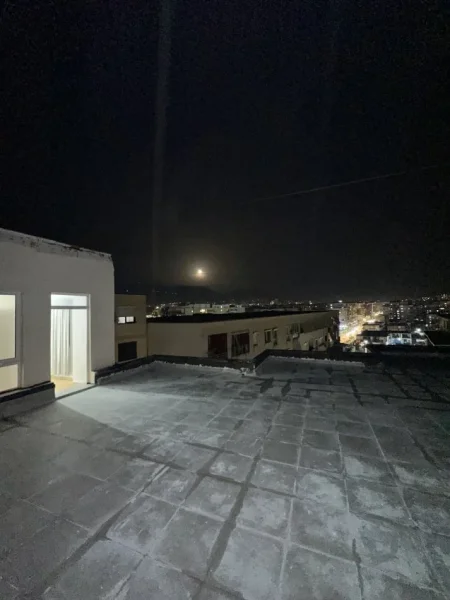 Tirane, jepet me qera apartament 2+1+2+verande Kati 9, 140 m² 550 € (Astir Kompleksi Fratari prane Trida Lounge)