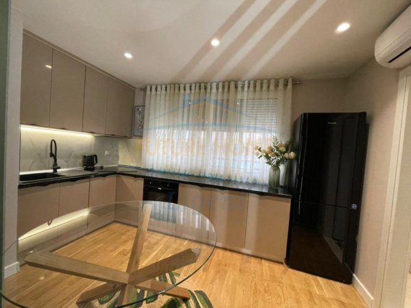 Tirane, jepet me qera apartament Kati 2, 65 m² 900 € 