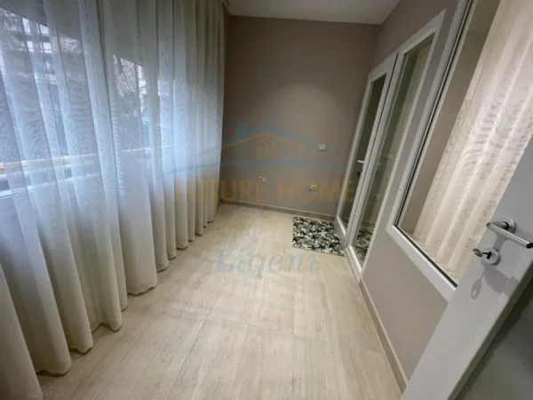 Tirane, jepet me qera apartament Kati 2, 65 m² 900 € 