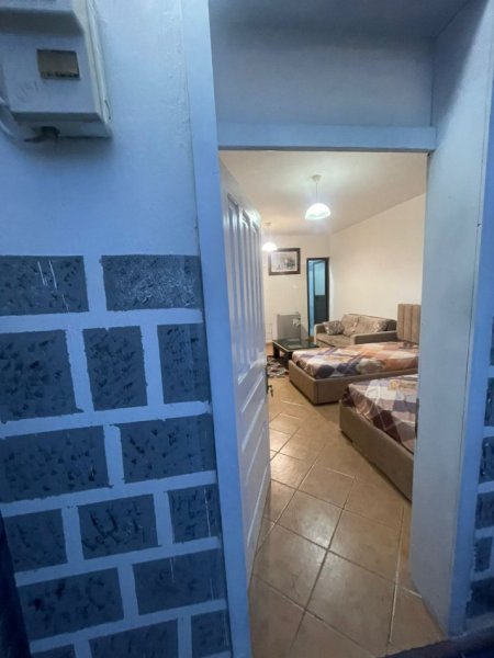 Tirane, jepet me qera garsonier 1+1 Kati 0, 32 m² 250 € (ne Kinostudio Tirane.)