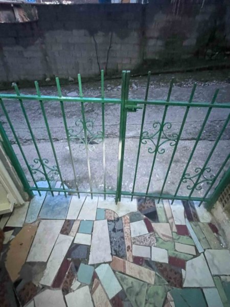 Tirane, jepet me qera garsonier 1+1 Kati 0, 32 m² 250 € (ne Kinostudio Tirane.)