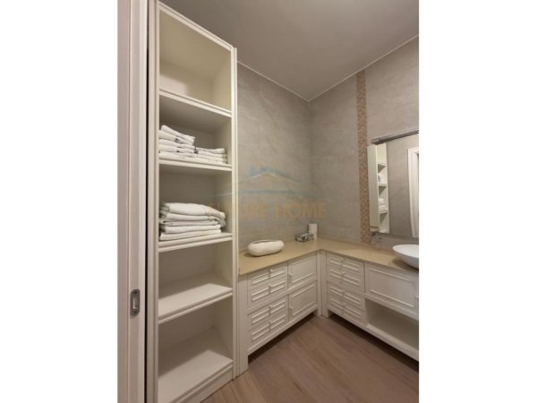 Tirane, shitet apartament 2+1+2+Ballkon Kati 4, 116 m² 425.000 € (Qender)