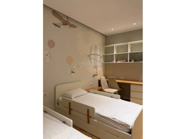 Tirane, shitet apartament 2+1+2+Ballkon Kati 4, 116 m² 425.000 € (Qender)