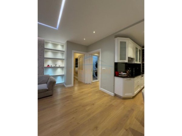 Tirane, shitet apartament 2+1+2+Ballkon Kati 4, 116 m² 425.000 € (Qender)