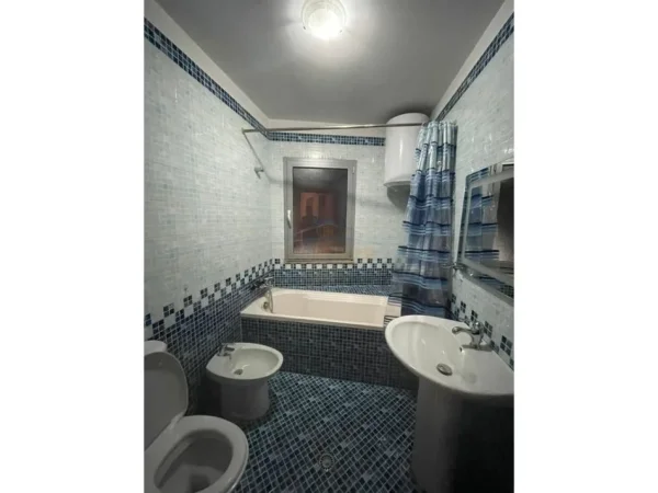 Tirane, jepet me qera apartament Kati 8, 83 m² 800 €