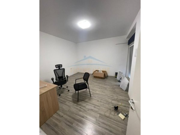 Tirane, jepet me qera Kati 2, 214 m²