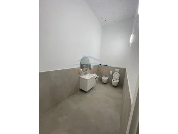 Tirane, jepet me qera Kati 0, 159 m²