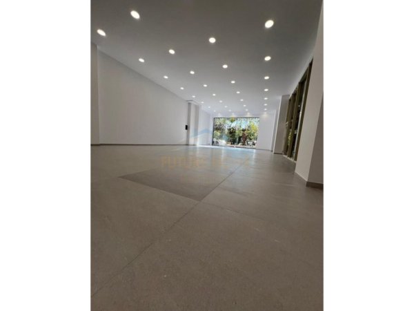 Tirane, jepet me qera Kati 0, 167 m² 4.200 €