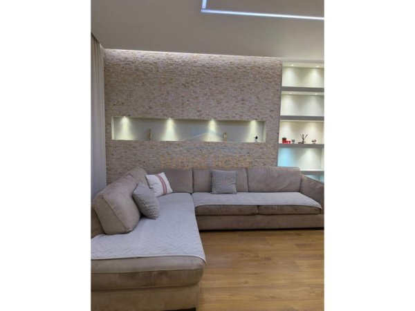 Tirane, shitet apartament Kati 4, 100 m² 425.000 € 