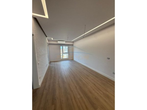 Tirane, shitet apartament Kati 5, 80 m² 250.000 €
