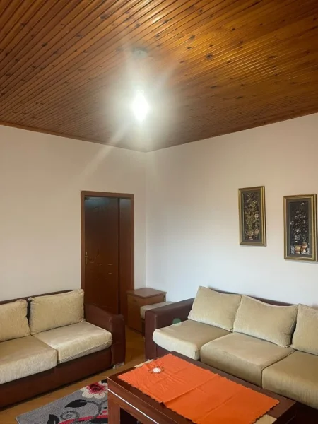 Tirane, jap me qera apartament 1+1 Kati 3, 60 m² 250 € (Rruga “Budi” Siper Qytetit te Studentit prane Bar Class)