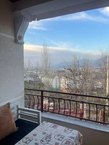Tirane, jap me qera apartament 1+1 Kati 3, 60 m² 250 € (Rruga “Budi” Siper Qytetit te Studentit prane Bar Class)