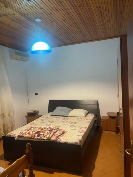 Tirane, jap me qera apartament 1+1 Kati 3, 60 m² 250 € (Rruga “Budi” Siper Qytetit te Studentit prane Bar Class)