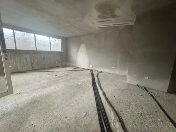 🏷 CMIM OKAZION – AMBIENT ME POTENCIAL BANIMI Kati 0, 84 m² 65.000 € (Fresku te furre buke Europa)