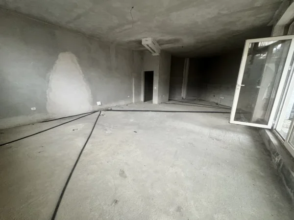 🏷 CMIM OKAZION – AMBIENT ME POTENCIAL BANIMI Kati 0, 84 m² 65.000 € (Fresku te furre buke Europa)