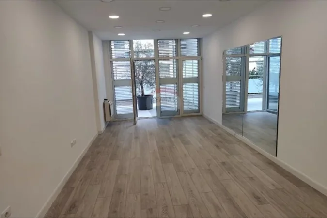 Tirane, jepet me qera ambjent biznesi Kati 2, 270 m² 5.000 € (Kika2)
