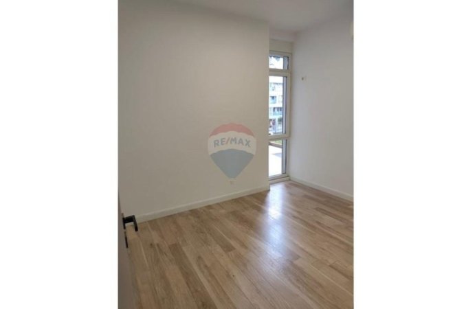 Tirane, jepet me qera ambjent biznesi Kati 2, 270 m² 5.000 € (Kika2)