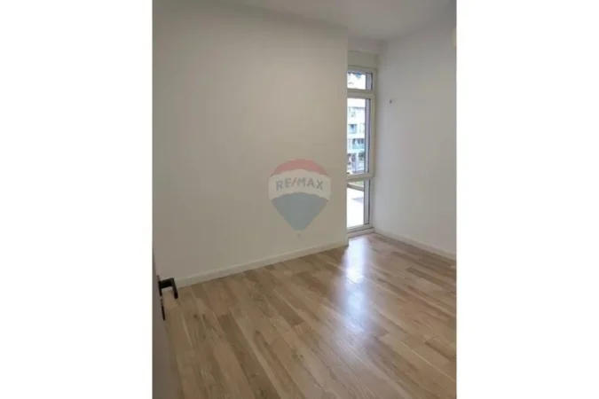 Tirane, jepet me qera ambjent biznesi Kati 2, 270 m² 5.000 € (Kika2)