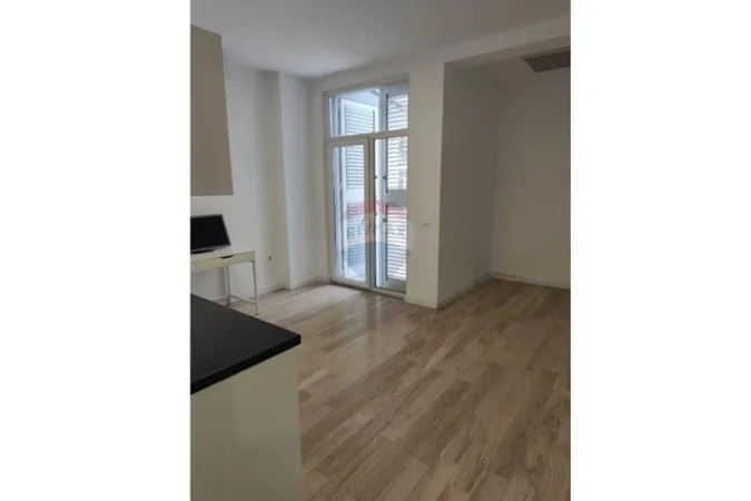 Tirane, jepet me qera ambjent biznesi Kati 2, 270 m² 5.000 € (Kika2)
