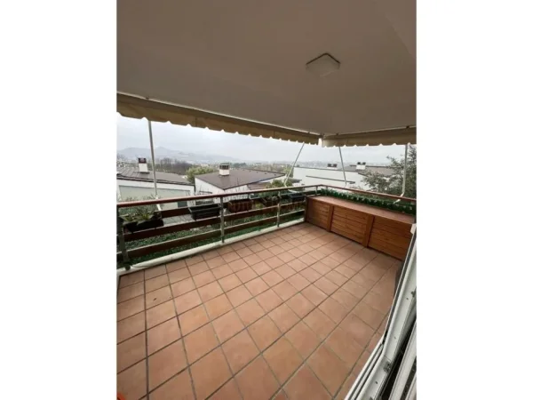 Tirane, jepet me qera apartament 2+1+2+Ballkon Kati 2, 130 m² 1.500 € (Long Hill Residence)